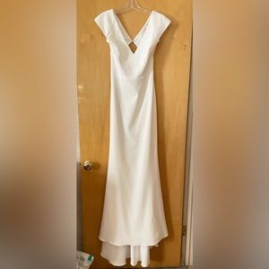 Beautiful classic Badgley Mischka bridal gown in white